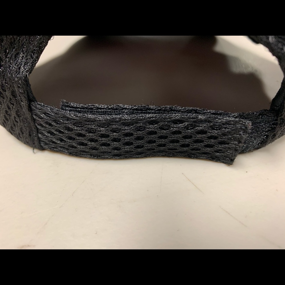 NYC hat Velcro adjustability red black - Picture 6 of 11